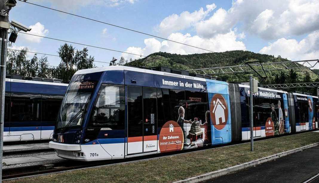 Jena, Bus und Straßenbahn - Türen öffnen automatisch
