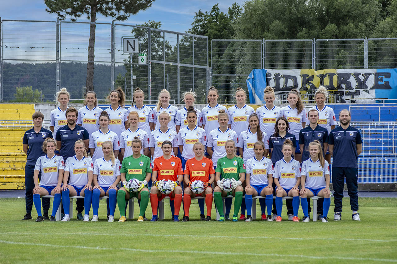 Mannschaftsfoto der Frauen Mannschaft des FC Carl Zeiss Jena