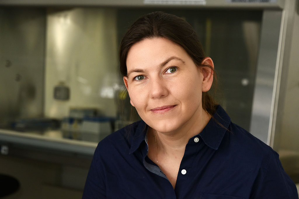 Ute Hellmich ist Professorin für Biostrukturelle Interaktionen. (Foto: Anne Günther / Universität Jena)