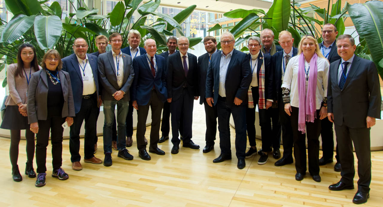 Die Deutsche Gruppe der Liberalen International mit Dr. Werner Hoyer, Präsident der Europäischen Investitionsbank (Bildmitte), Foto: Christoph Wieduwilt // Foto: FDP Kreisverband Jena-Saale-Holzland