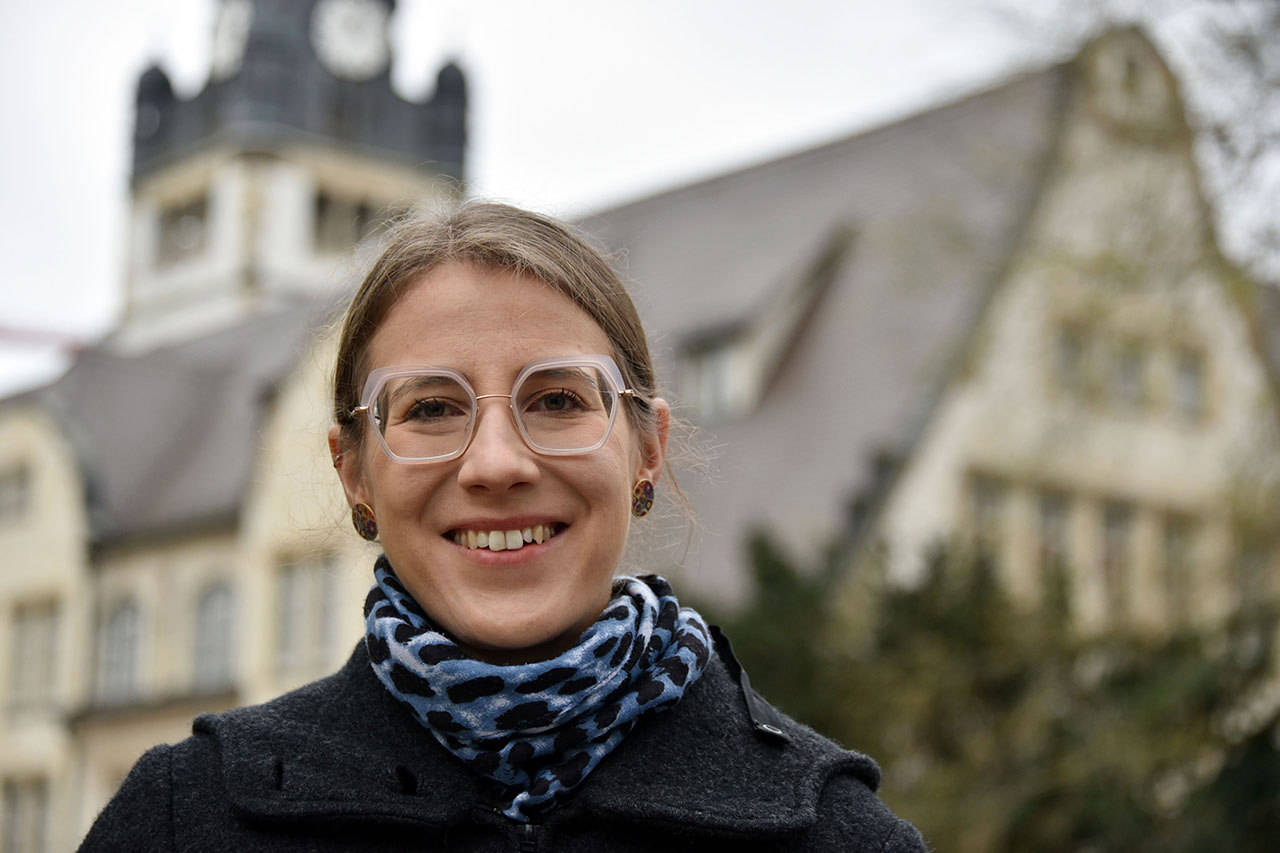Die neue Jenaer Theologin Prof. Dr. Sarah Jäger. (Foto: Anne Günther/Universität Jena)