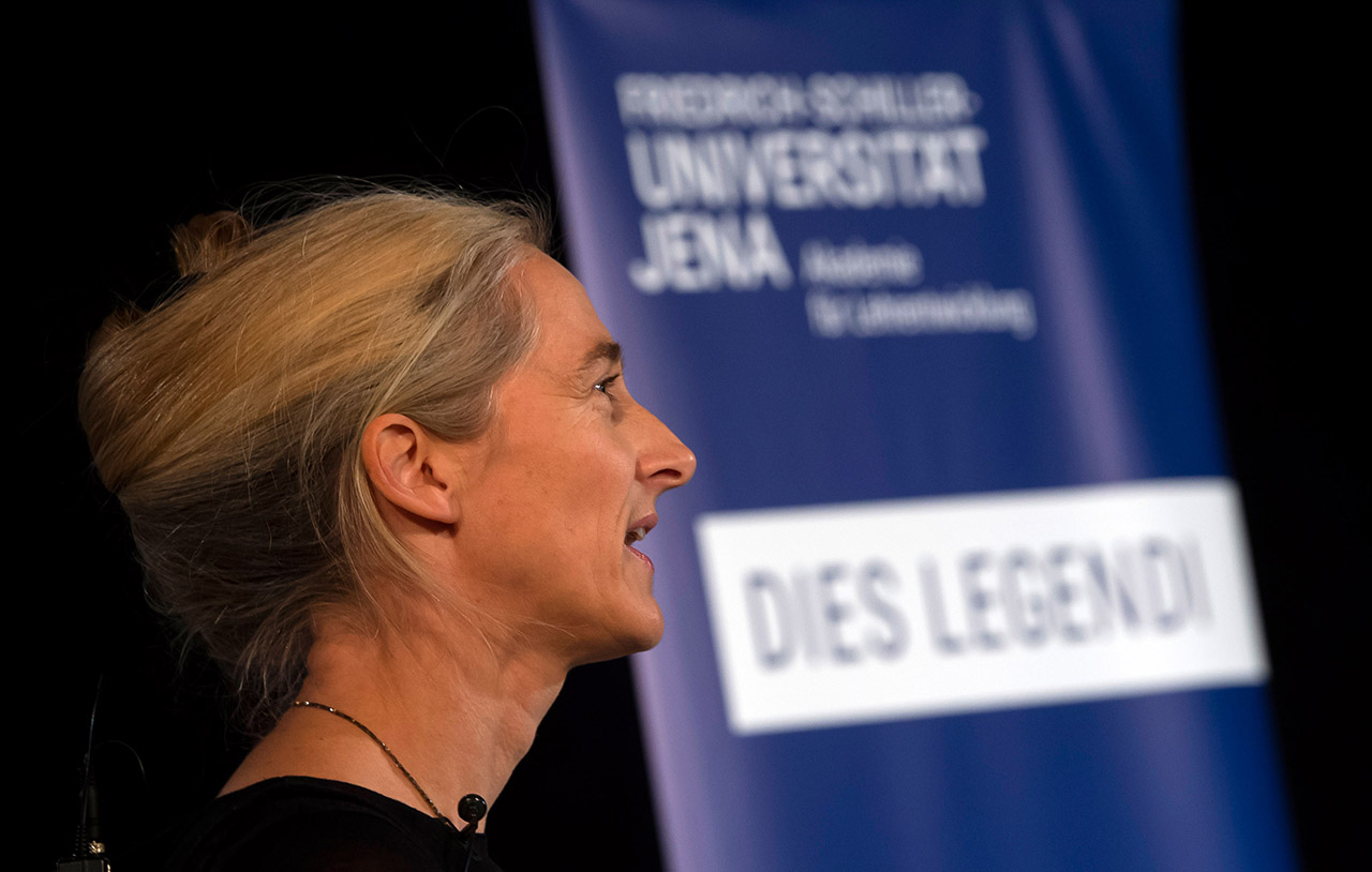 Prof. Dr. Kim Siebenhüner, Vizepräsidentin für Studium und Lehre, wird den Dies Legendi eröffnen und die Lehrpreise verleihen. (Foto: Jens Meyer / Universität Jena)