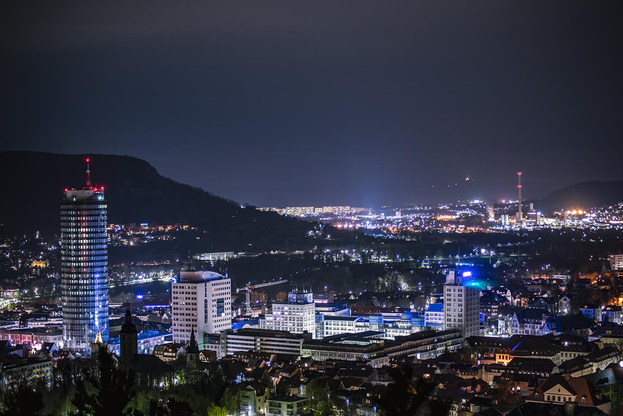 Nachtpanorama von Jena im Februar Langzeitbelichtung und Lichtmalerei