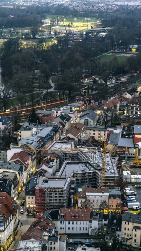 Jena betrachtet aus luftiger Höhe im Januar.