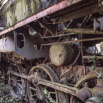 Skurrile Leidenschaft und nostalgisches Flair an verlassenen Orten - gepaart mit sehr viel rustikalen, rostigen Metall, was einst auf Schienen durch die Lande fuhr. Private Loksammlung im brandenburgischen Falkenberg. (Fotos: Frank Liebold // Jenafotografx