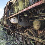 Skurrile Leidenschaft und nostalgisches Flair an verlassenen Orten - gepaart mit sehr viel rustikalen, rostigen Metall, was einst auf Schienen durch die Lande fuhr. Private Loksammlung im brandenburgischen Falkenberg. (Fotos: Frank Liebold // Jenafotografx