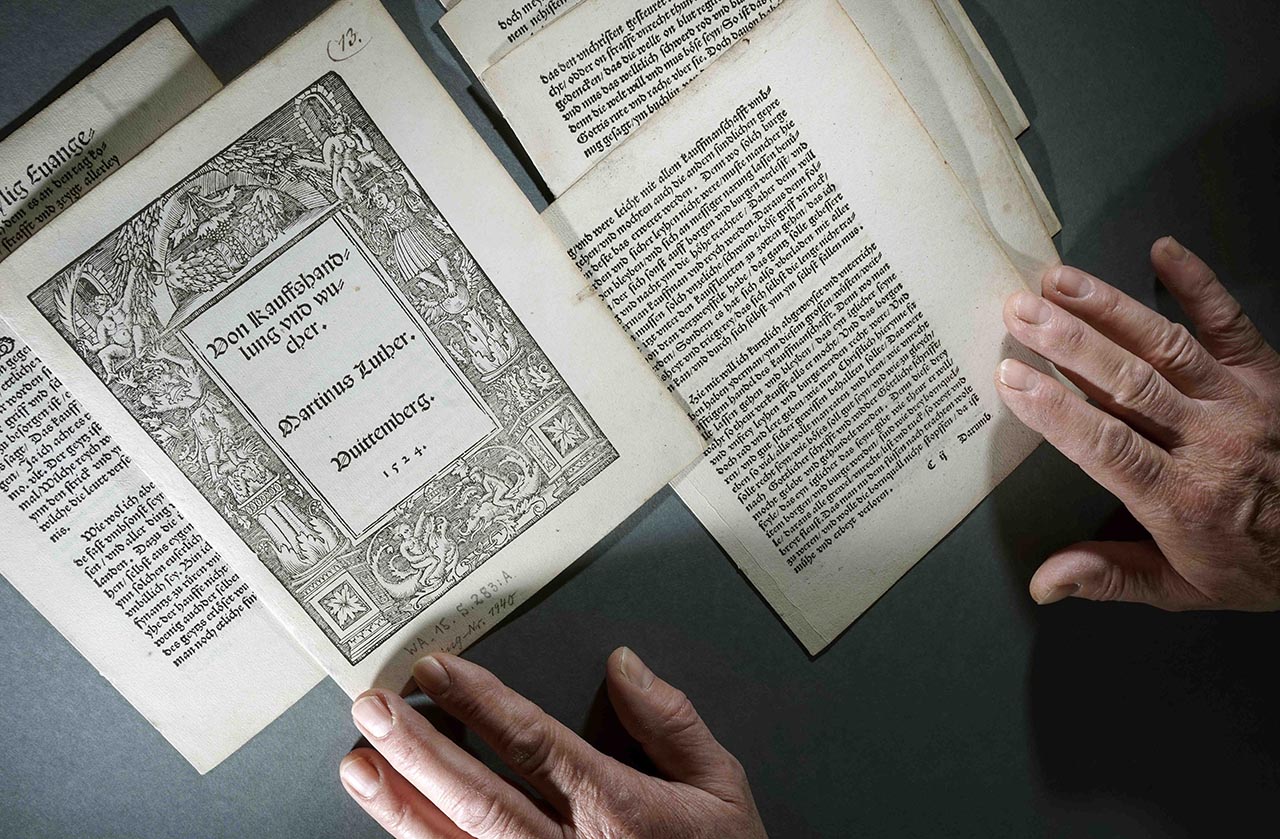 Tradierung und Erneuerung mit Hilfe von Texten in Antike und Mittelalter besser nachvollziehen zu können.  (Foto: Jan-Peter Kasper/Universität Jena)