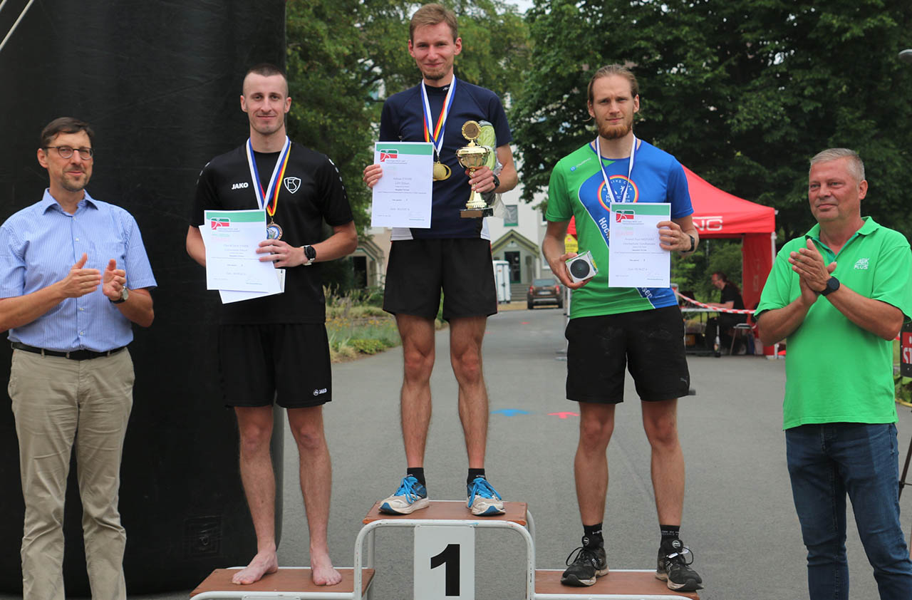 Siegerehrung: Adrian Panse, Lukas Wiesecke (2. Platz) ,Tim Scholtysek (3. Platz) // Foto:  Theo Willing