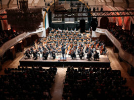 Gustav Mahlers „Sinfonie der Tausend“ zum 90-jährigen Jubiläum der Jenaer Philharmonie am Freitag, 08.03.2024 in der Jenaer Sparkassen-Arena erleben. Foto: C. Worsch // Jenaer Philharmonie