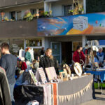 Zahlreiche Stände werden beim Floh- und Kreativmarkt vor dem Baubüro in Jena-Lobeda zum Stöbern und Entdecken einladen. Bildrechte: Tina Peißker / jenawohnen GmbH