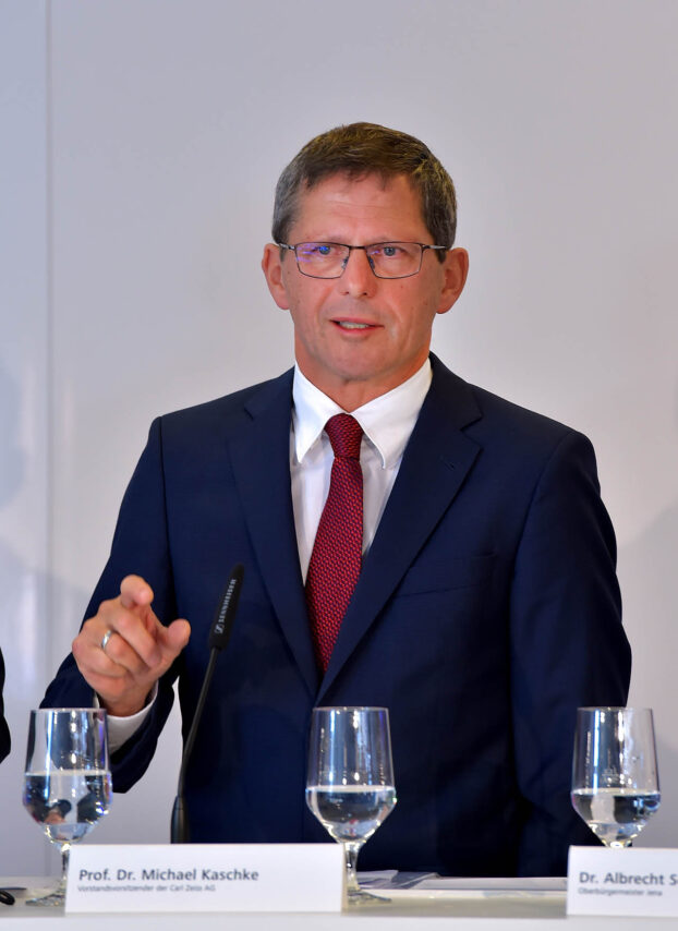 Prof. Dr. Michael Kaschke im Oktober 2017, als die Entscheidung für den Neubau des ZEISS Hightech Standorts in Jena bekanntgegeben wurde. Foto: Zeiss AG