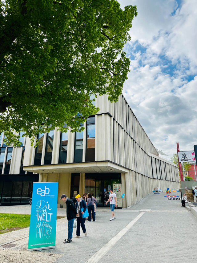 17. Mai: Tag der offenen Türen in der EAB - mit prominentem "Seitenwechsel", Foto: Ernst-Abbe-Bücherei // JenaKultur