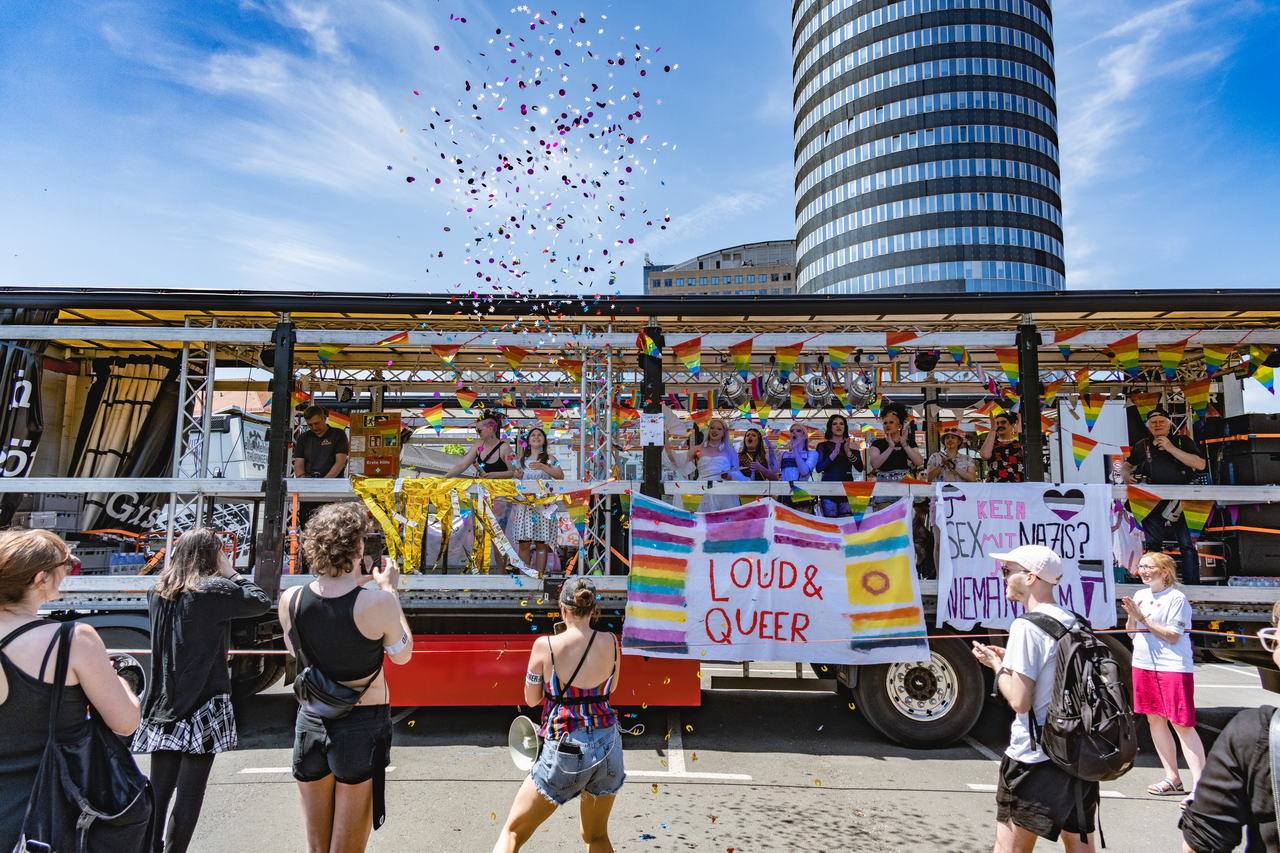 Bunt, laut und sichtbar: Demonstration unter dem Motto "Nie wieder still!" Foto: Frank Liebold, Jenafotografx