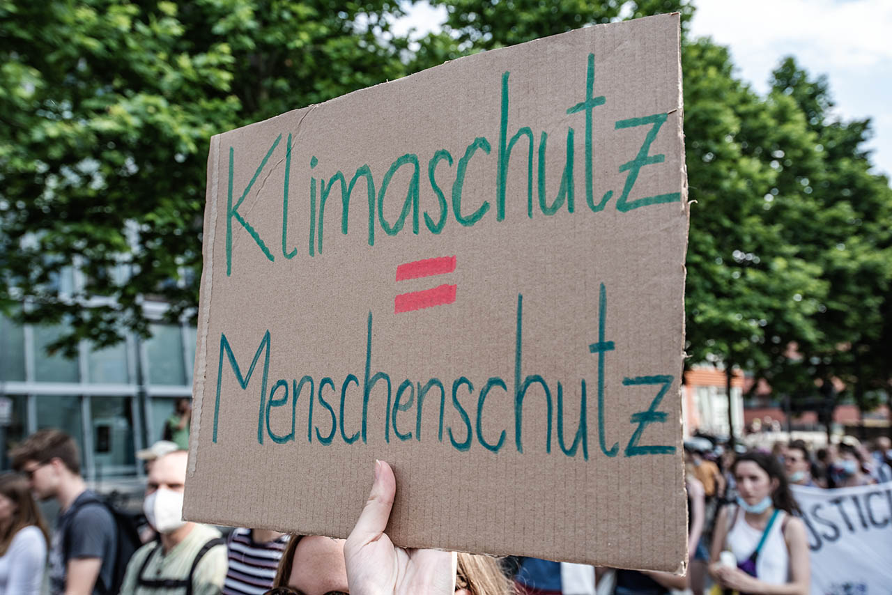 Die Initiativen Fridays for Future Jena und Klimaentscheid Jena fordern von der Stadt ein klares politisches Bekenntnis zum Zieljahr 2035. Foto: Frank Liebold, Jenafotografx