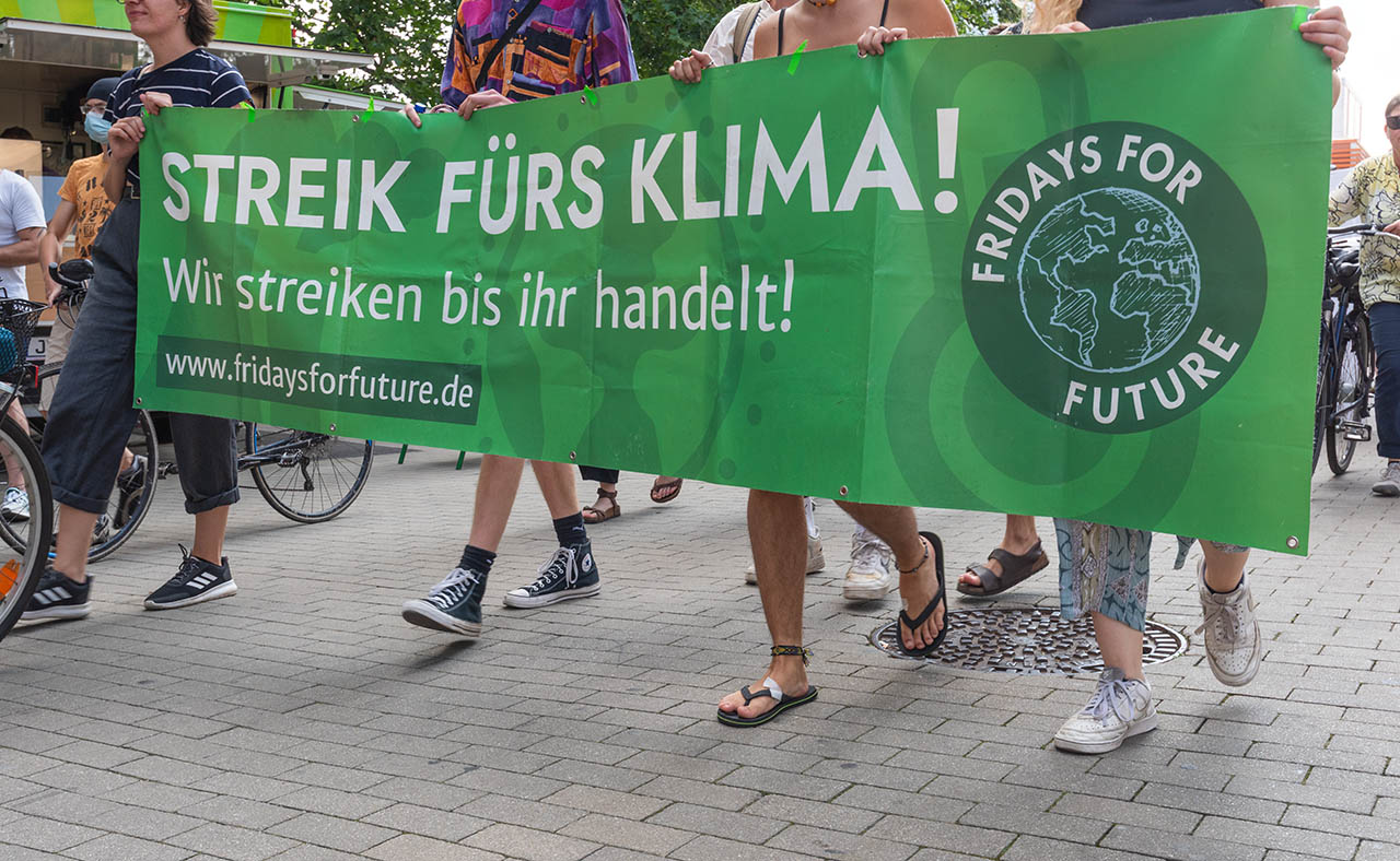 Initiativen Klimaentscheid Jena und Fridays for Future Jena rufen zur Kundgebung am 19. Juni 2025 vor dem Historisches Rathaus auf. Foto: Frank Liebold, Jenafotografx