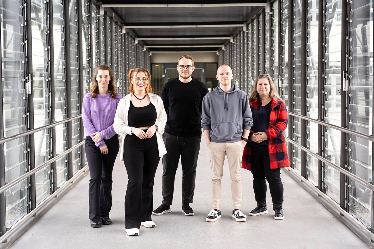 Förderung von drei innovativen Gründungsvorhaben. Elly Teichert, Amelie Facius, Lucas Just, Alex Semm, Arlett Semm, Foto: Michelle-Sharon Cole // EAH Jena