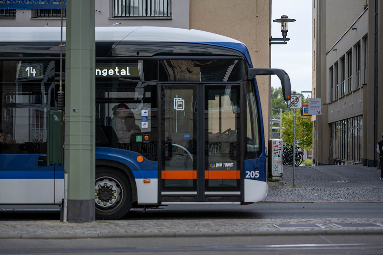 Die Grünen fordern eine bessere Anbindung der Buslinie 14 in Jena. Ziel: Entlastung des Schulverkehrs und verlässlicher Nahverkehr für Schüler. Symbolfoto Frank Liebold, Jenafotografx