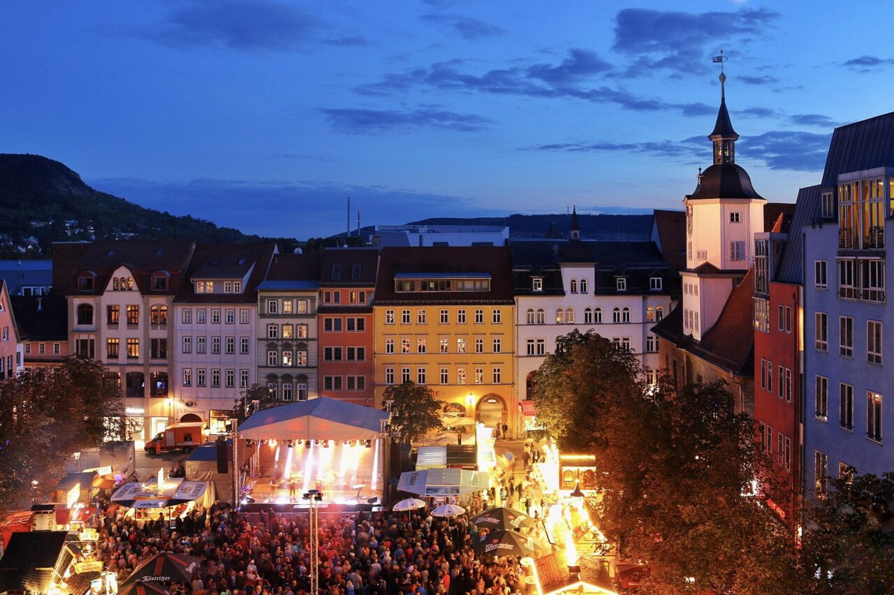 Das Jenaer Altstadtfest lockte 2025 zehntausende Gäste mit Konzerten, Rummel und kulinarischen Highlights. Nächstes Fest: 11.–20. September 2026. Foto: K.Schulz // JenaKultur