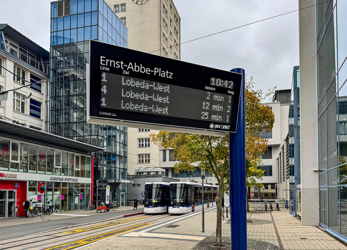 Neue Fahrgastinfosysteme an Jenaer Haltestellen. Foto: Stadtwerke Jena