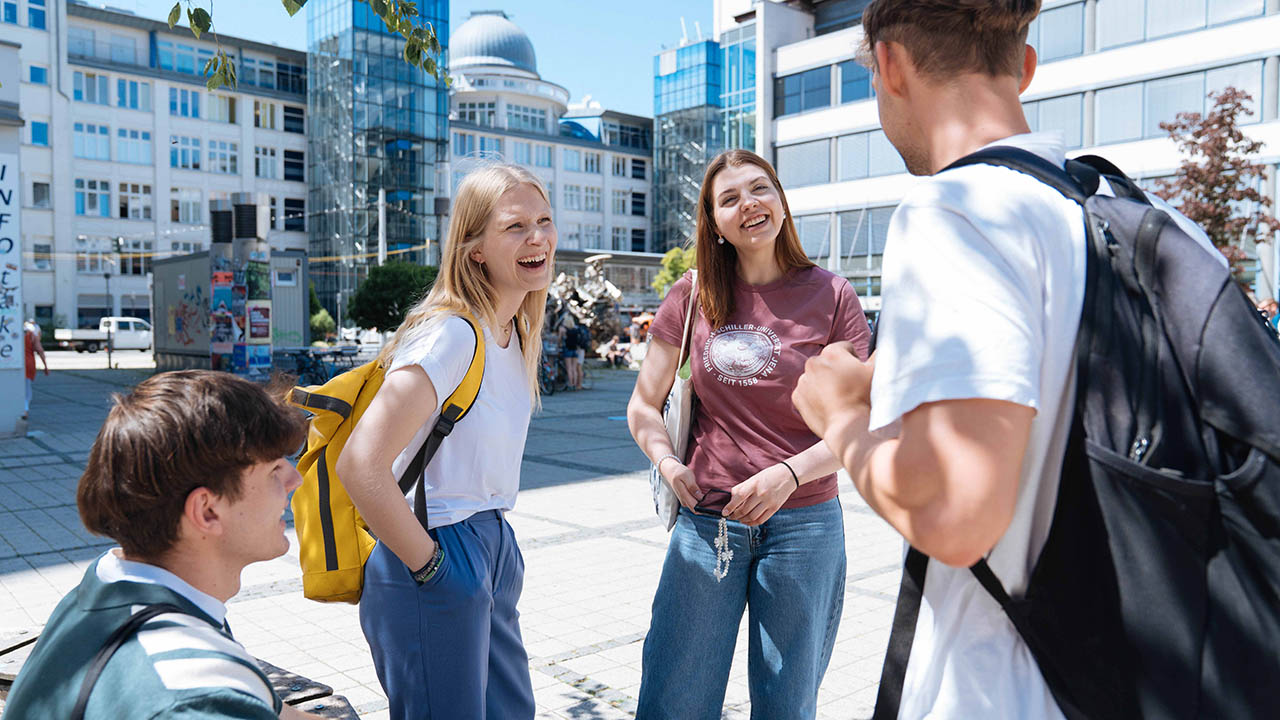 Bis 30.09. bietet die Uni Jena eine Chance auf Studienplätze in NC-Fächern per Losverfahren. Jetzt registrieren und Restplätze sichern! Foto: Michael Bader, Uni Jena