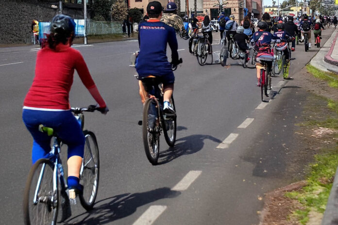 Am 7. Oktober 2025 kommt es in Jena wegen der ADFC-Kundgebung „Critical Mass“ zwischen 18:00 und 19:15 Uhr zu Verkehrsbehinderungen. Symbolfoto: KI-Illustration