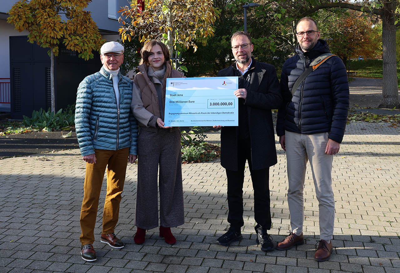 Bund fördert neues „Begegnungszentrum Winzerla“ mit 3 Mio. € – zentral am Flößerbrunnen. Bürgerbeteiligung, Wettbewerb und Nachhaltigkeit geplant. Foto: Stadt Jena Bund fördert neues „Begegnungszentrum Winzerla“ mit 3 Mio. € – zentral am Flößerbrunnen. Bürgerbeteiligung, Wettbewerb und Nachhaltigkeit geplant. Foto: Stadt Jena