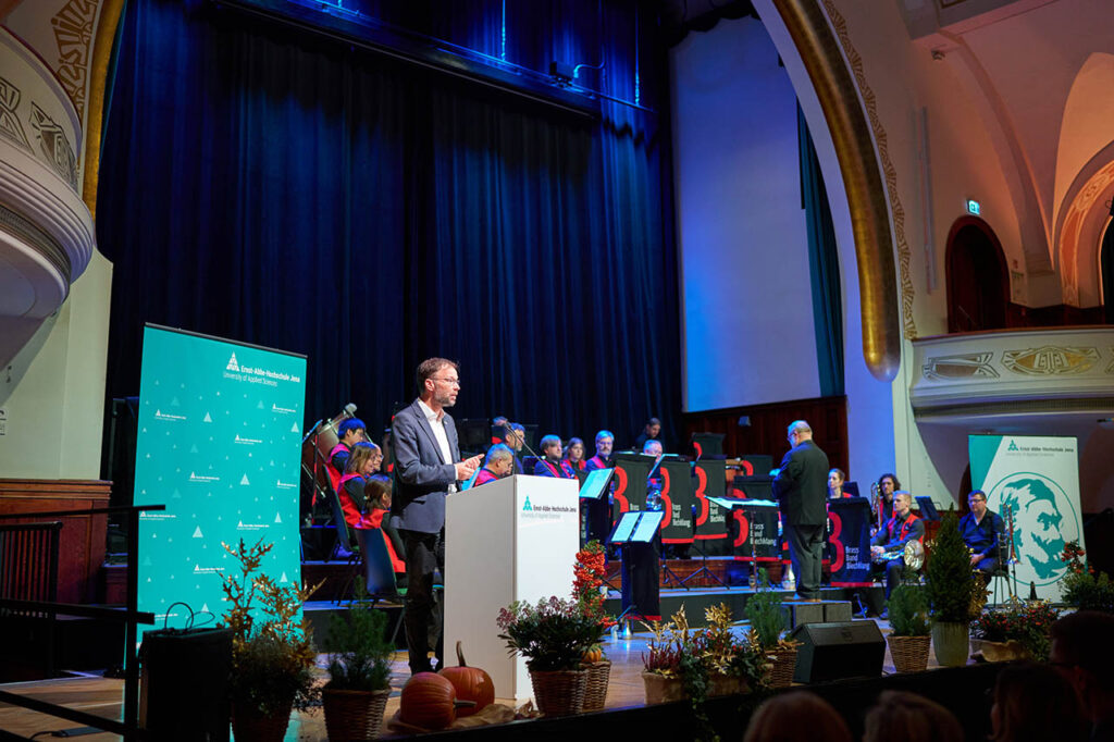 Rede des Oberbürgermeisters Dr. Thomas Nitzsche / Feierliche Immatrikulation der EAH Jena. Foto: Anna Schroll // EAH Rede des Oberbürgermeisters Dr. Thomas Nitzsche / Feierliche Immatrikulation der EAH Jena. Foto: Anna Schroll // EAH