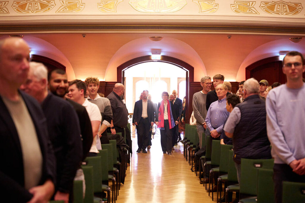 Einzug der Hochschulleitung, der Mitglieder des Senates sowie der Ehrengäste/Feierliche Immatrikulation der EAH Jena; (an der Spitze Frau Prof. Kristin Mitte, vorläufige Leiterin der EAH Jena sowie Oberbürgermeister Dr. Thomas Nitzsche. Foto: Anna Schroll Einzug der Hochschulleitung, der Mitglieder des Senates sowie der Ehrengäste/Feierliche Immatrikulation der EAH Jena; (an der Spitze Frau Prof. Kristin Mitte, vorläufige Leiterin der EAH Jena sowie Oberbürgermeister Dr. Thomas Nitzsche. Foto: Anna Schroll