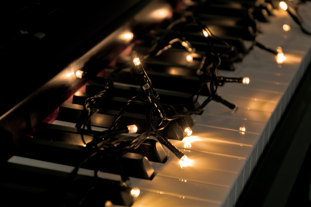 Die Musik verleiht dem Lichtergarten eine lebendige, herzliche Atmosphäre. Foto via Pixabay
