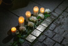 Klang der Stolpersteine 2025: Jena erinnert an die Pogromnacht Klang der Stolpersteine: Jena gedachte der Opfer von 1938. Foto: Frank Liebold, Jenafotografx