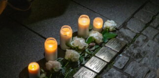Klang der Stolpersteine 2025: Jena erinnert an die Pogromnacht Klang der Stolpersteine: Jena gedachte der Opfer von 1938. Foto: Frank Liebold, Jenafotografx