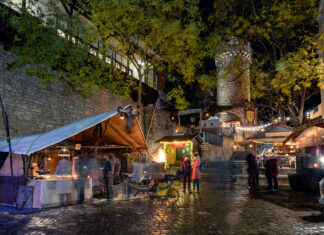 Historischer Weihnachtsmarkt Jena am Johannistor Historischer Weihnachtsmarkt: Mittelalterliches Flair vom 27.11. bis 14.12. Foto: Frank Liebold, Jenafotografx