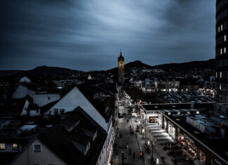 Herbststeuerschätzung verschärft Jenas Haushaltskrise Herbststeuerschätzung verschärft Jenas Haushaltskrise. Gewerbesteuer fällt 2025 um 25 Mio. Euro, Jahresfehlbetrag steigt auf 56 Mio. Euro. Sozialausgaben und KIJ-Defizit verschärfen Lage. Haushaltssperre 2026 geplant. Foto: Frank Liebold, Jenafotografx