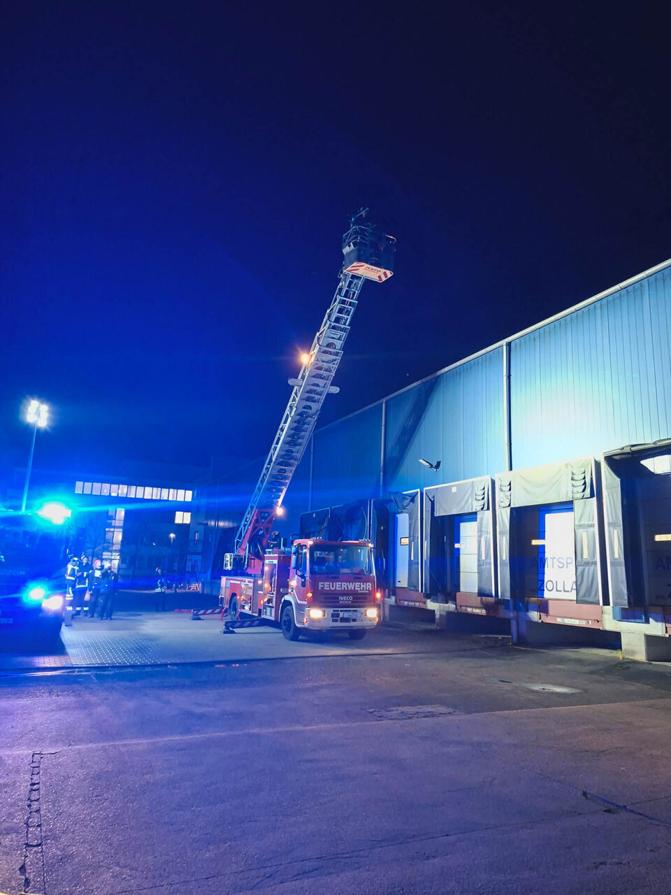 Realitätsnahe Feuerwehrübung im Gewerbegebiet Göschwitz. Foto: Stadt Jena Realitätsnahe Feuerwehrübung im Gewerbegebiet Göschwitz. Foto: Stadt Jena