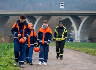 Wintergeländelauf der Jugendfeuerwehren Jena stärkt Teamgeist Wintergeländelauf der Jenaer Jugendfeuerwehren, Foto: Johannes Krey // THW Apolda
