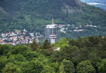 Jena Fotokalender 2026 – Einzigartige Bilder der Saalestadt Entdecke den Jena Fotokalender 2026 mit 13 besonderen Motiven. Hochwertig, dekorativ und perfekt als Geschenk für alle Jena-Liebhaber.