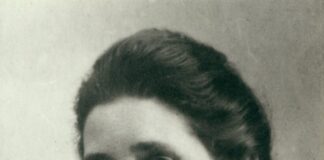 100 Jahre Frauen in Kommunalpolitik – Ausstellung Jena 2025 Wanderausstellung „Nur hundert Jahre“ in Jena (10.11.–10.12.2025) mit Führung & Podiumsdiskussion am 14.11. in der Rathausdiele, Markt 1. Fotografik: Städtische Museen Jena