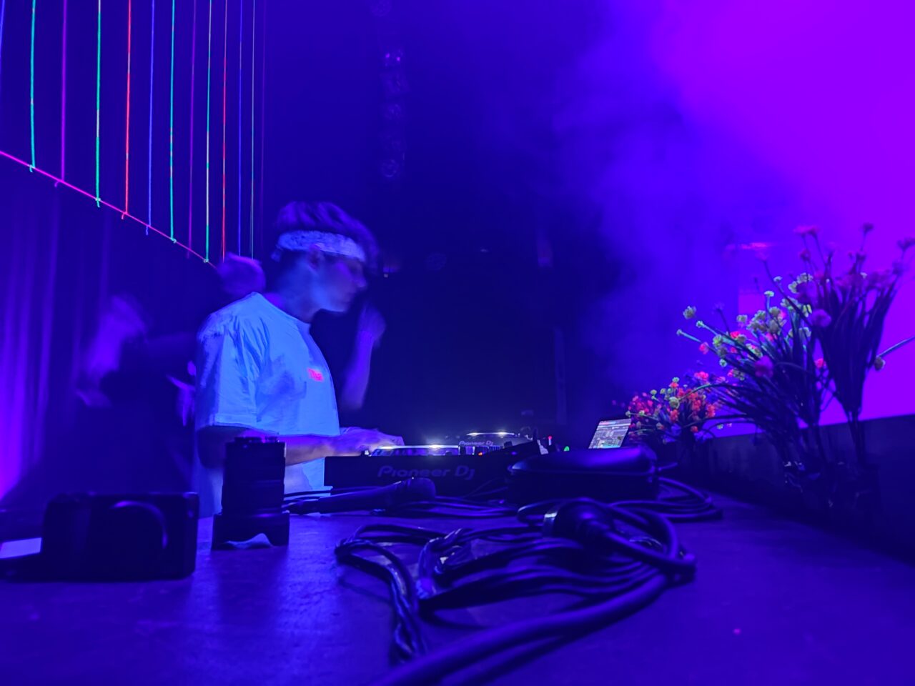 NEON Paradise - Jugenddisko „Breaking Beats“ im Volksbad Jena. Gfx. by JenaKultur