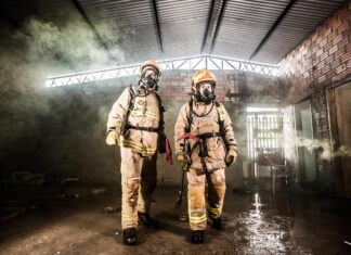 Einsatzübung Göschwitz: Feuerwehren proben Hallenbrand Einsatzübung der Freiwilligen Feuerwehren. Großübung im Gewerbegebiet Göschwitz. Symbolfoto via Pixabay