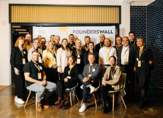 Zukunftsbooster: 4,8 Mio. Euro für Hochschulgründungen Zukunftsbooster: 4,8 Mio. Euro für Hochschulgründungen. Angehörige des StarTH-Netzwerks trafen sich am 21.10.2025 in Erfurt mit Staatssekretär des TMBWK Prof. Dr. Steffen Teichert (3. v. r.). Foto: Dominique Wollniok