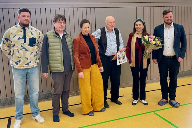 Rena Fritsch erhält die erste Goldene Kulturkarte Jenas. Ehrung für jahrzehntelanges Engagement im Tanzhaus Jena und kulturelle Teilhabe. Auszeichnung: 1. Goldene Kulturkarte für Rena Fritsch. Foto: JenaKultur