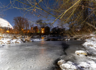 Achtung Gefahr: Eis an der Saale in Jena lebensgefährlich Achtung Gefahr: Warnung: Eisflächen an Saaleufer nicht betreten - Lebensgefahr. Foto: Frank Liebold
