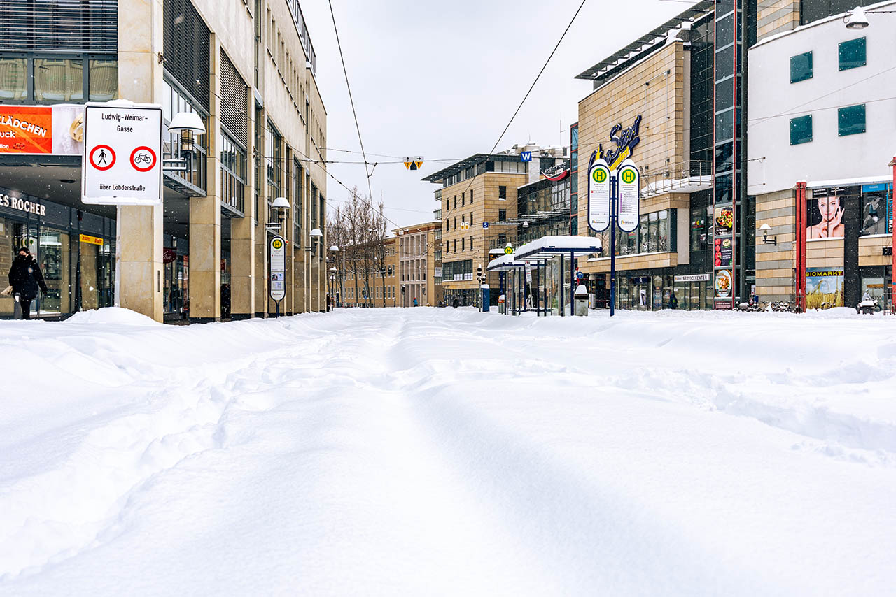 Extremes Winterwetter mit Schnee und Eis. In Jena drohen ab der Nacht Einschränkungen im Bus- und Bahnverkehr. Alle Infos und Hinweise hier. Wetterwarnung: Bus und Bahn in Jena vor Einschränkungen. Foto: Frank Liebold, Jenafotografx, Archiv