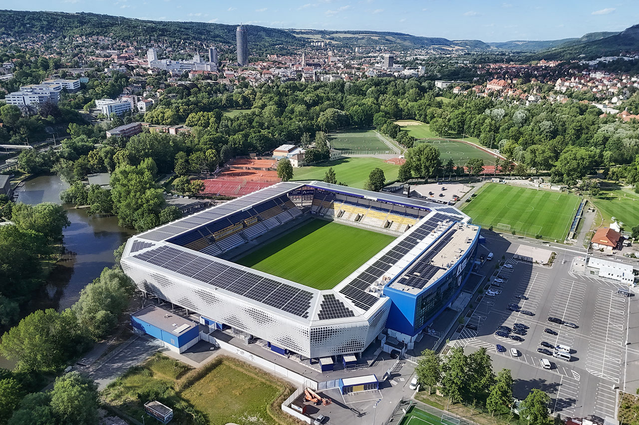 Rechtsstreit um Hausverbote im Ernst Abbe Sportfeld endet zugunsten der Stadt Jena. Alle Hintergründe, Folgen und Aussagen im Überblick. Klares Urteil zum Hausrecht im Ernst Abbe Sportfeld. Foto: Frank Liebold, Jenafotografx