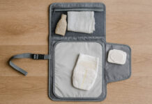 Praktisches Wickel-Kit stärkt Familien in Jena Praktisches Wickel-Kit stärkt Familien in Jena. Symbolfoto via KI-Illustratiion