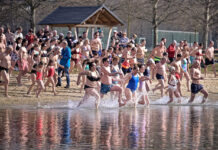 Eisbaden am 08.03. in Jena: Mutige springen in den Schleichersee Eisbaden am 08.03. in Jena: Mutige springen in den Schleichersee. Foto: Jenaer Bäder