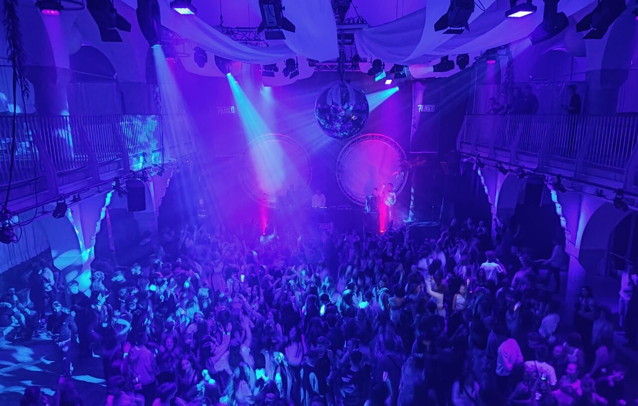 „Blossom Pulse“ Jugenddisco am 24.04. im Volksbad Jena. Foto: JenaKultur