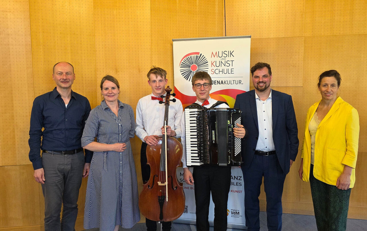 Bedeutende Nachwuchstalente aus Jena bei „Jugend musiziert“ geehrt. Foto: Stadt Jena Bedeutende Nachwuchstalente aus Jena bei „Jugend musiziert“ geehrt. Foto: Stadt Jena