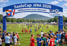 SaaleCup Jena 2026: Mini-WM mit 127 Nachwuchs-Fußballteams SaaleCup Jena 2026: Mini-WM mit 127 Nachwuchs-Fußballteams. Fotografik: Illustration via KI