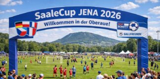 SaaleCup Jena 2026: Mini-WM mit 127 Nachwuchs-Fußballteams SaaleCup Jena 2026: Mini-WM mit 127 Nachwuchs-Fußballteams. Fotografik: Illustration via KI